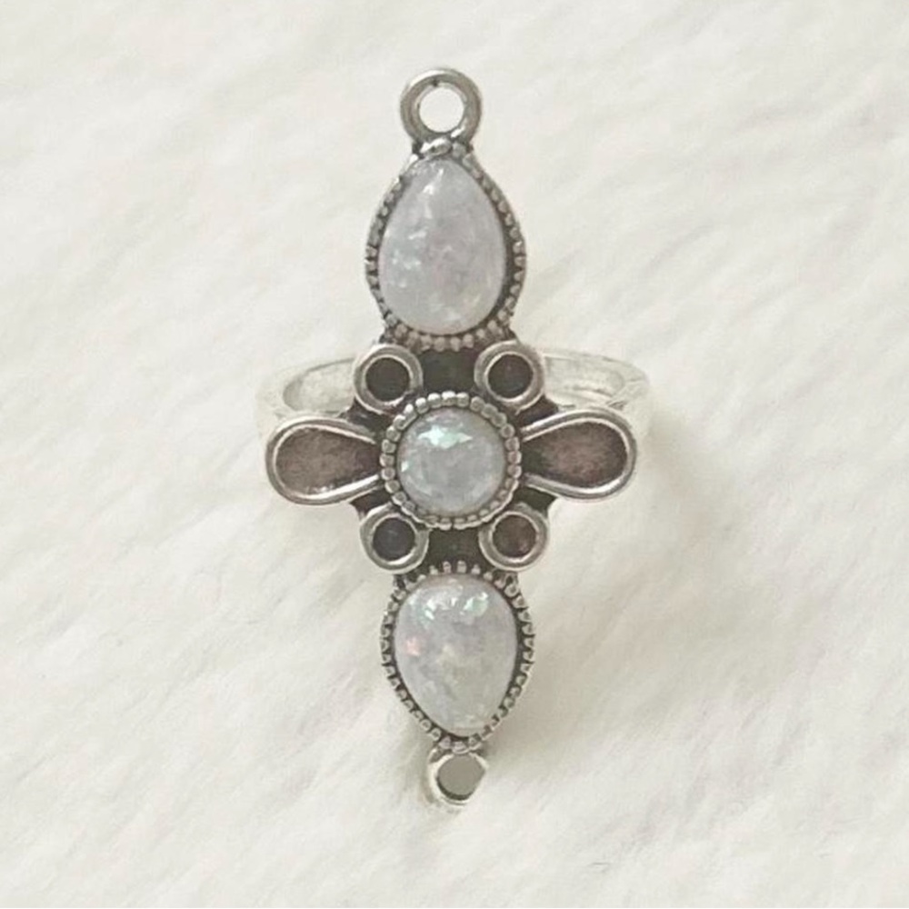 5/$15 🩷 MUST BUNDLE Silver Opal-Style Teardrop Statement Ring